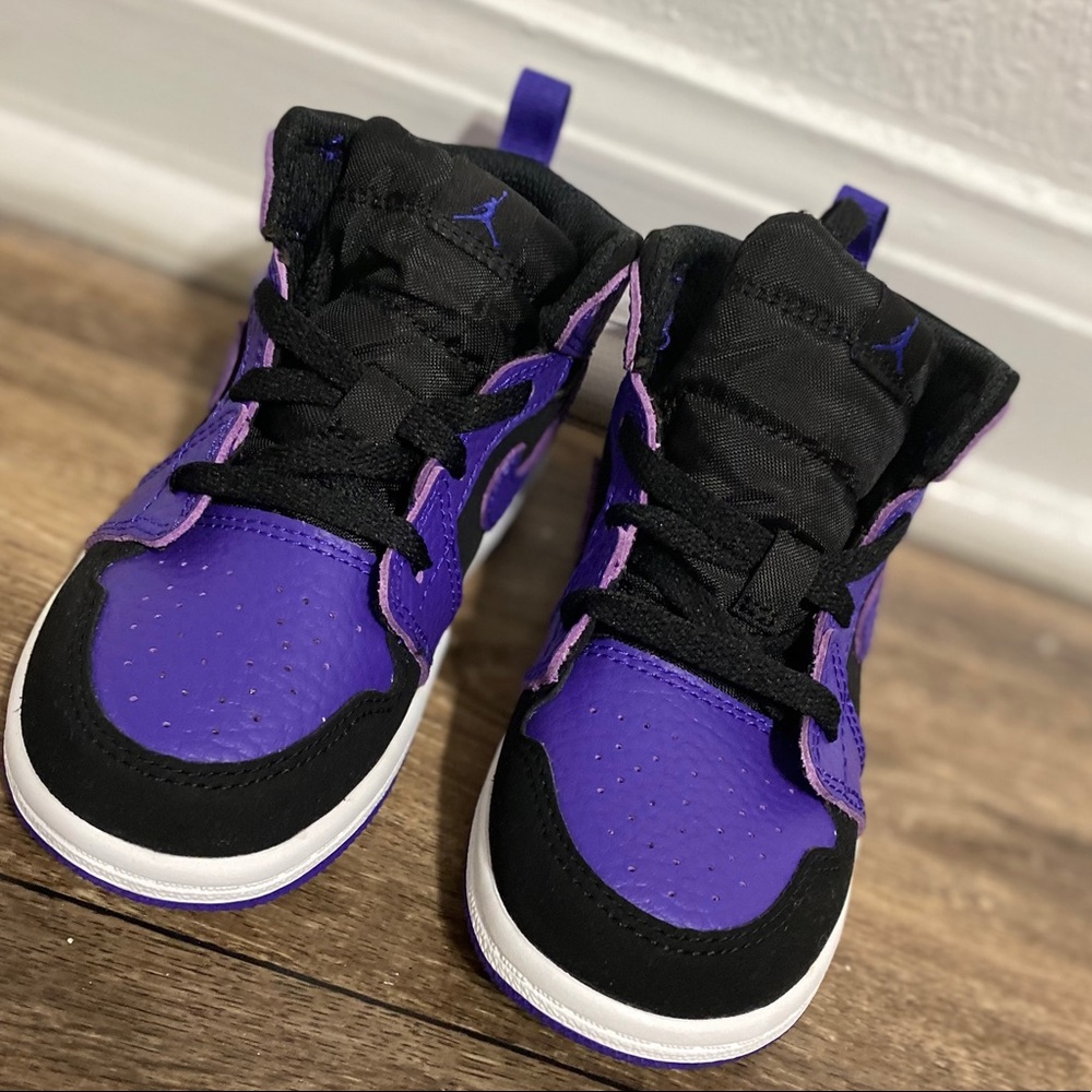 Jordan 1 Mid Black /Purple